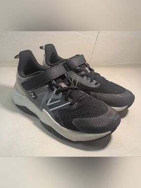New Balance Rave Run v2 Bungee Lace with Top Strap YTRAVBW2 Boys Size 5M